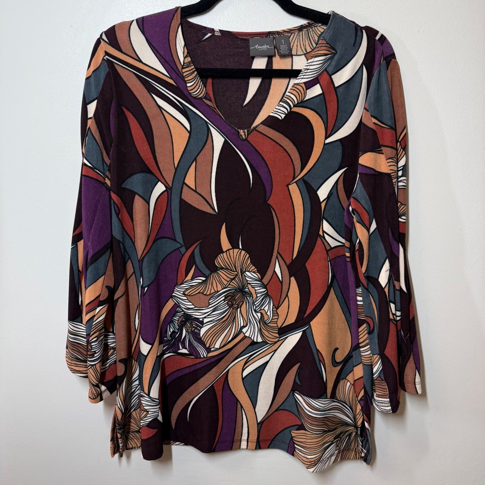 Travelers by Chicos Size 1 Med 8 Abstract Floral V Neck Bell Sleeve Top